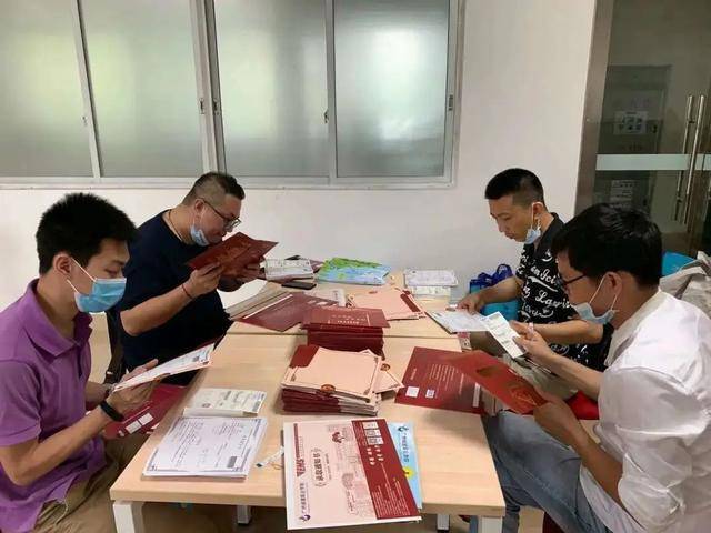 大学|超好看!大学录取通知书已发出!请注意签收