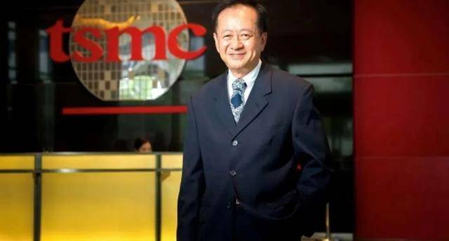 历史潮头上的台积电：两堵高墙，一柄尖刀​