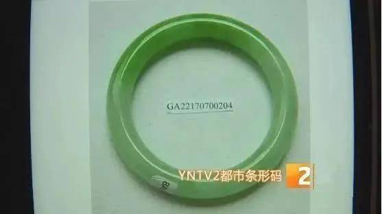 翡翠手镯排行_最受中国人所喜爱的翡翠饰品排名,看看你家有几个上榜!(2)