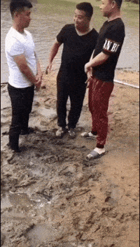 搞笑gif趣图:有多少女人,羡慕妹子这深邃的锁骨