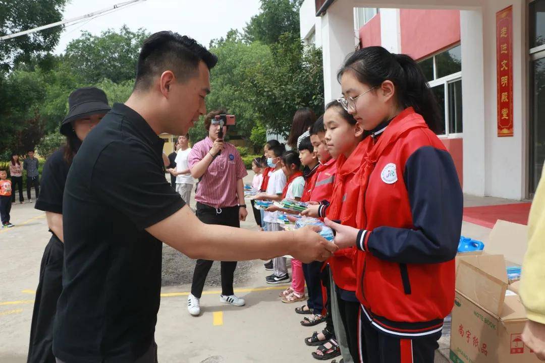 以爱为帆助力梦想起航八喜文旅集团希望小学捐赠仪式圆满举行