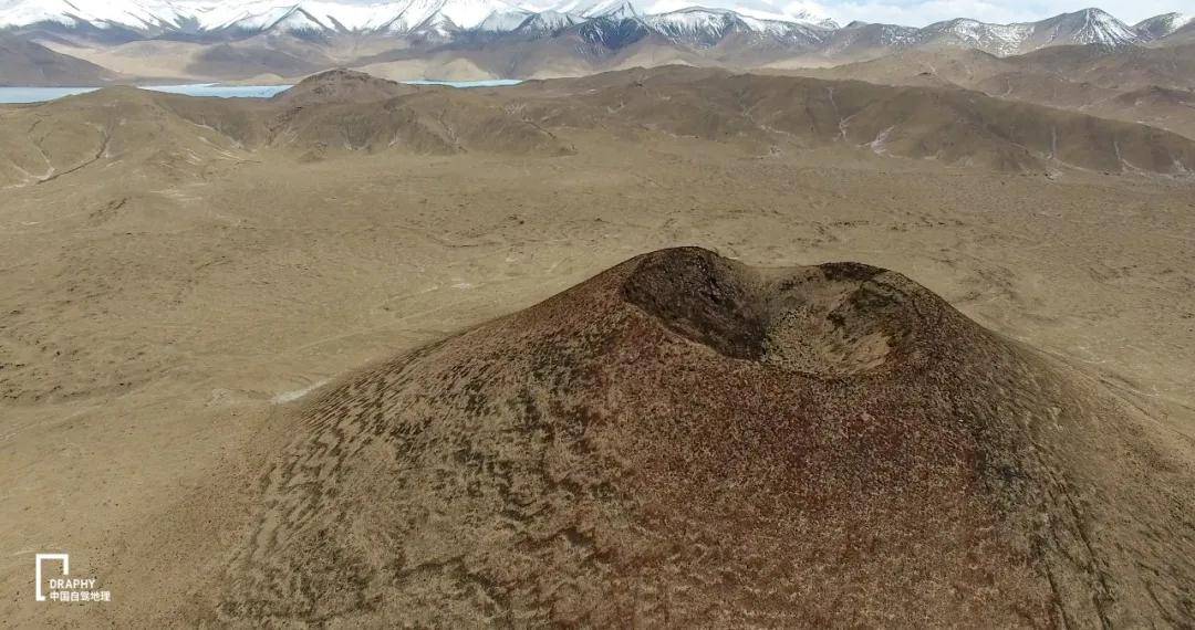 个由十余座主火山和数十座子火山组成的神秘火山群——阿什库勒火山群