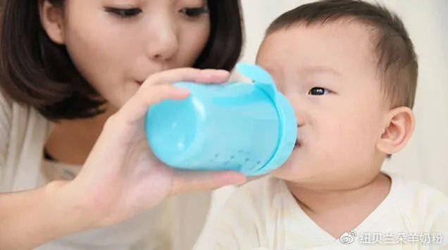 补水|如何正确给宝宝补水！育儿知识 | 炎炎夏日