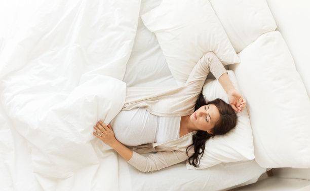 孕期梦境解析，怀孕时梦见下面流血的深层含义与心理解读