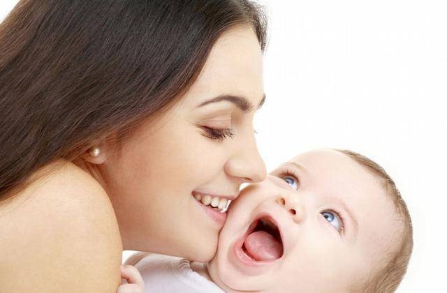 父母|宝宝每天可以抱多久？不同月龄的宝宝咋抱最好？父母别傻傻不知道