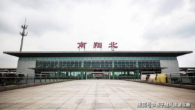 南翔北站位于中国上海市嘉定区,隶属于中国铁路上海局集团有限公司,是