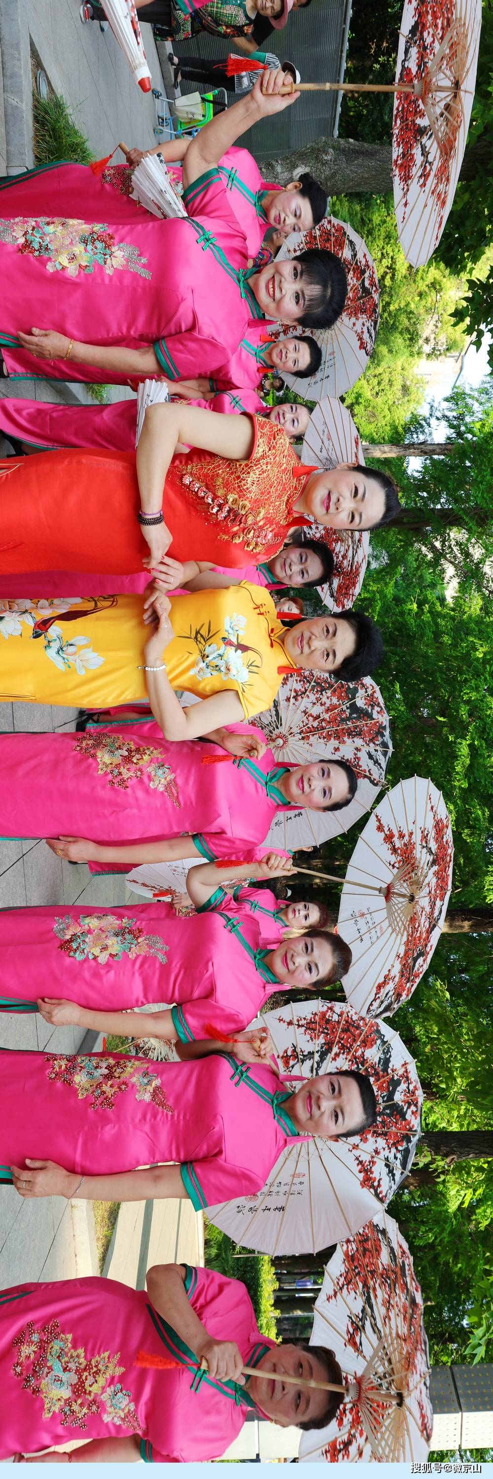 京山老年人旗袍秀:秀出自我,秀出风采