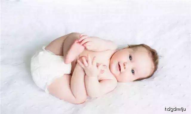 宝贝|宝宝越小越费心？细数“菜鸟爸妈”最易中的8大误区