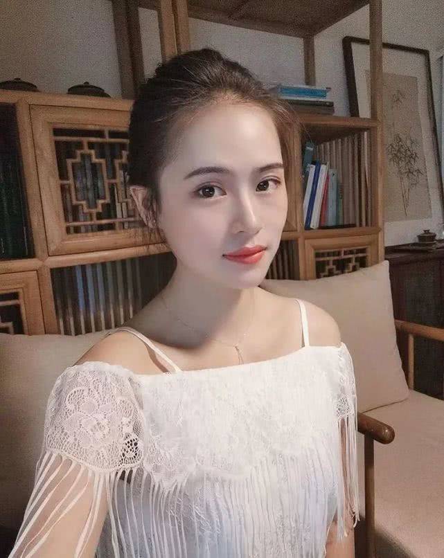 adl爱蒂罗珠宝 | 一个女人戴上珠宝究竟能有多漂亮?