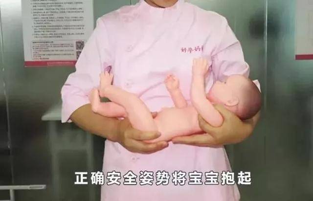 宝宝|实操动图展示：新生儿洗澡标准流程及操作步骤！