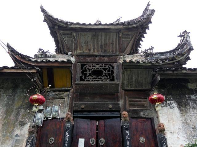 传统川西民居风格以赵家祠堂为代表,于 2016 年入选成都历史建筑保护