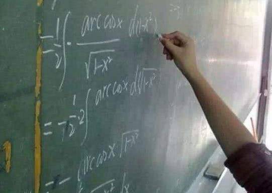 原创教师和医生，你会选择哪个职业？网友8个字道出答案，精辟！