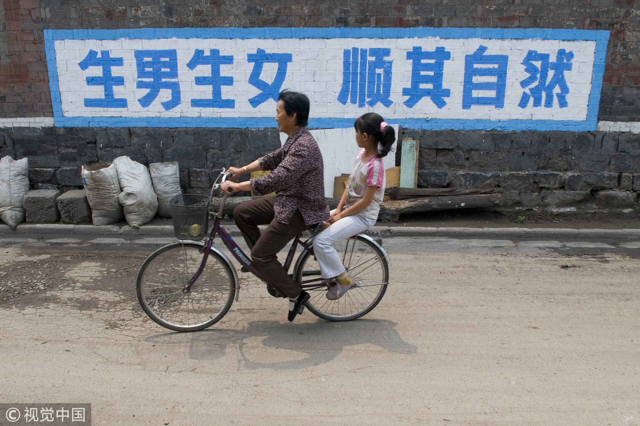 不合常理的生育在考验谁 就要从根本上否定生育的自由