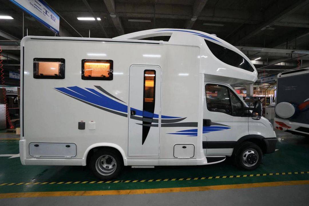 底盘参数旌航梦想依维柯房车,搭载3.