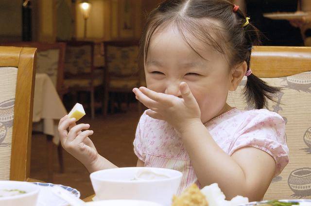 营养素|孩子吃得再多,可能也于事无“补”饮食里缺少这些营养素