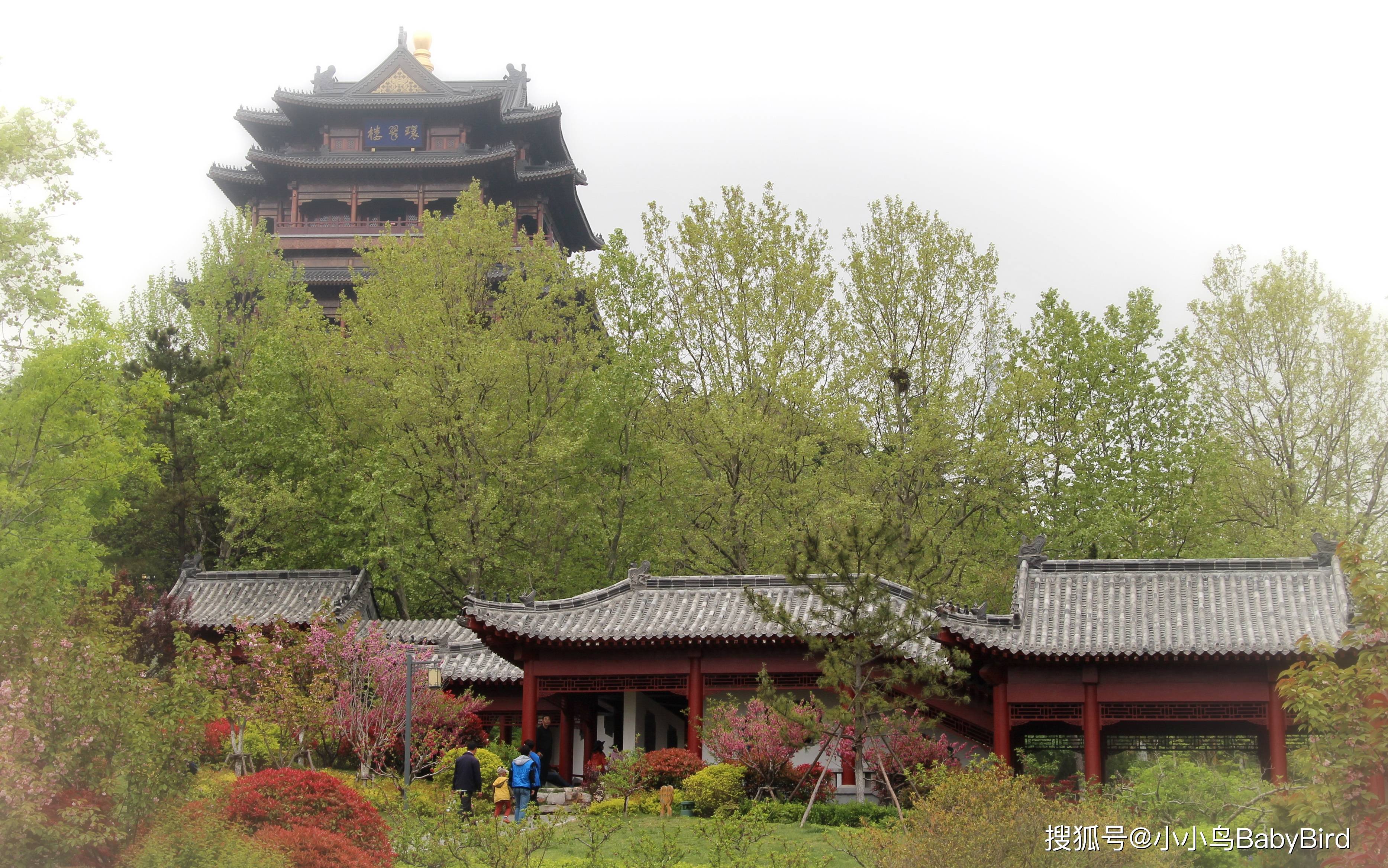 大名鼎鼎的威海环翠楼,地标建筑的环境确实好