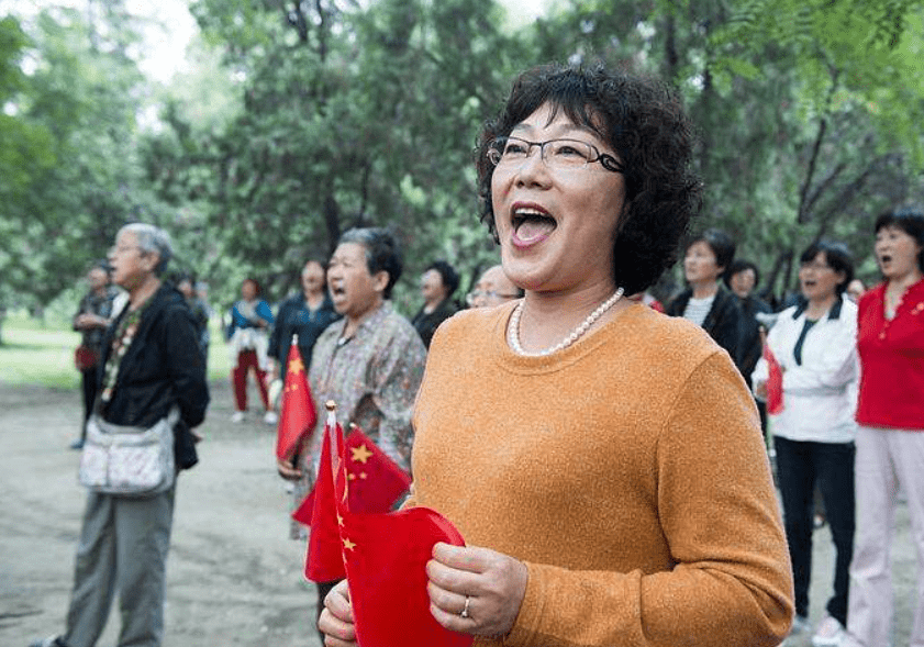 养老金好消息！这批老人不用出一分钱就能领钱，看看有你吗？