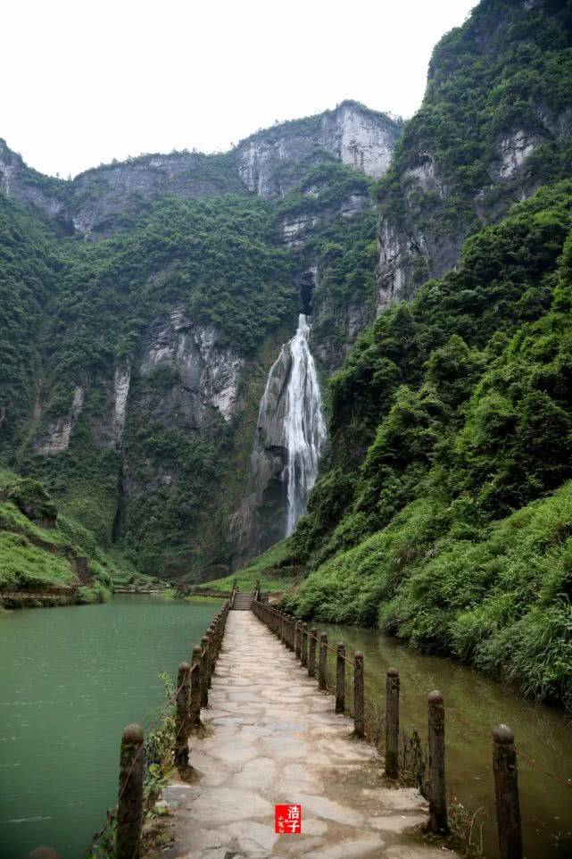 湘西花垣大龙洞飞瀑