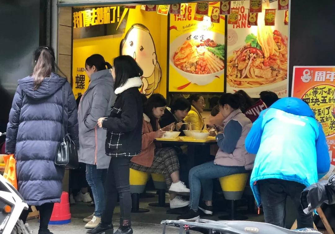 原创从华为离职开出260家网红店，美女老板竟成螺蛳粉“盟主”
