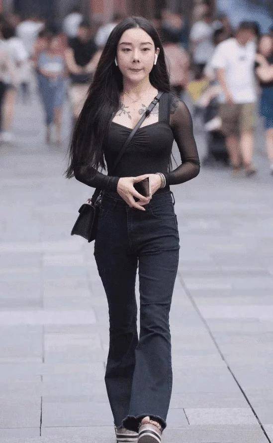 爆笑gif趣图:鲜花配美女,真是太美了!