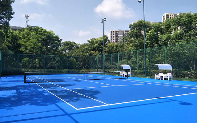 丙烯酸网球场的特点与维护方法