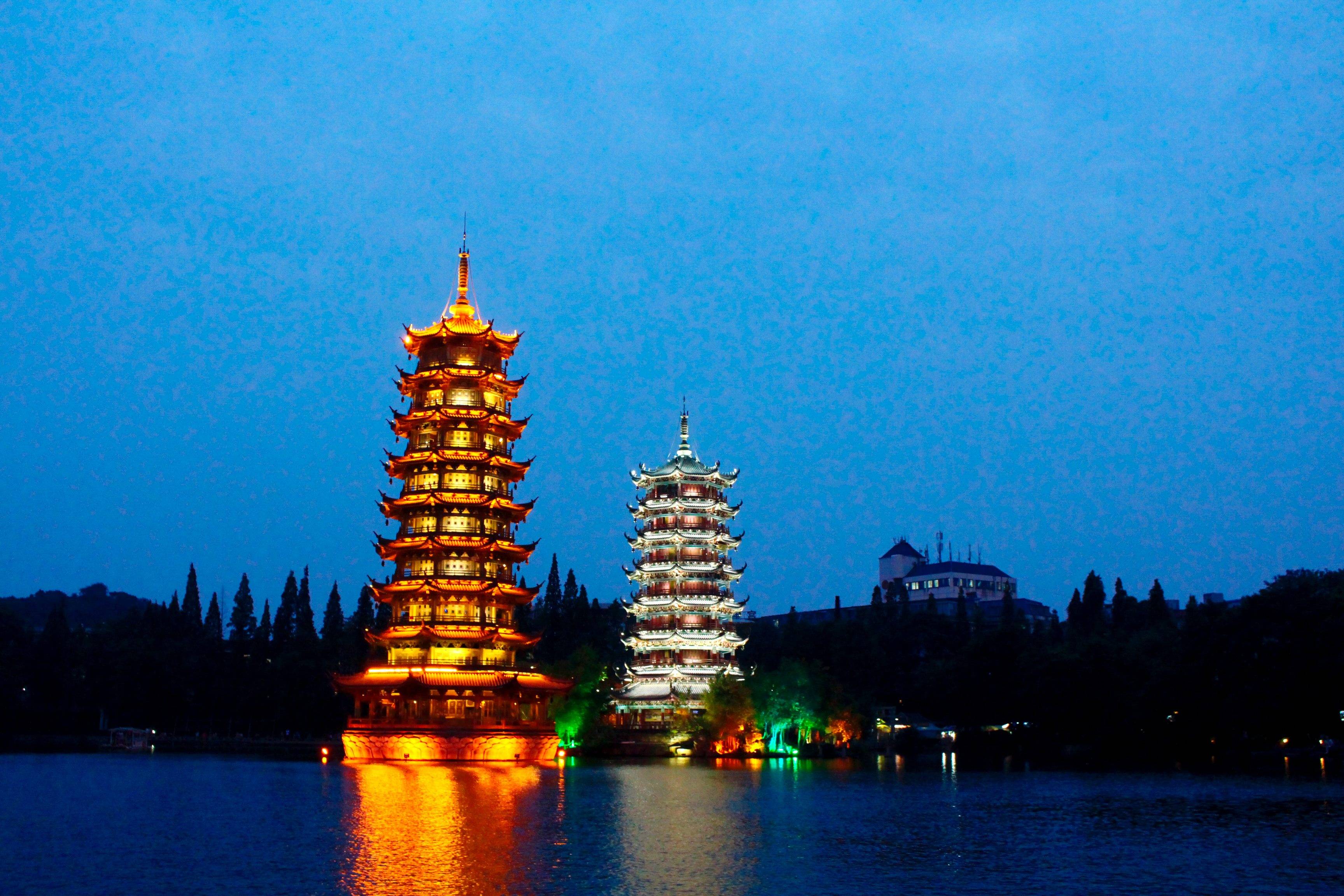 桂林两江四湖景区 日月双塔