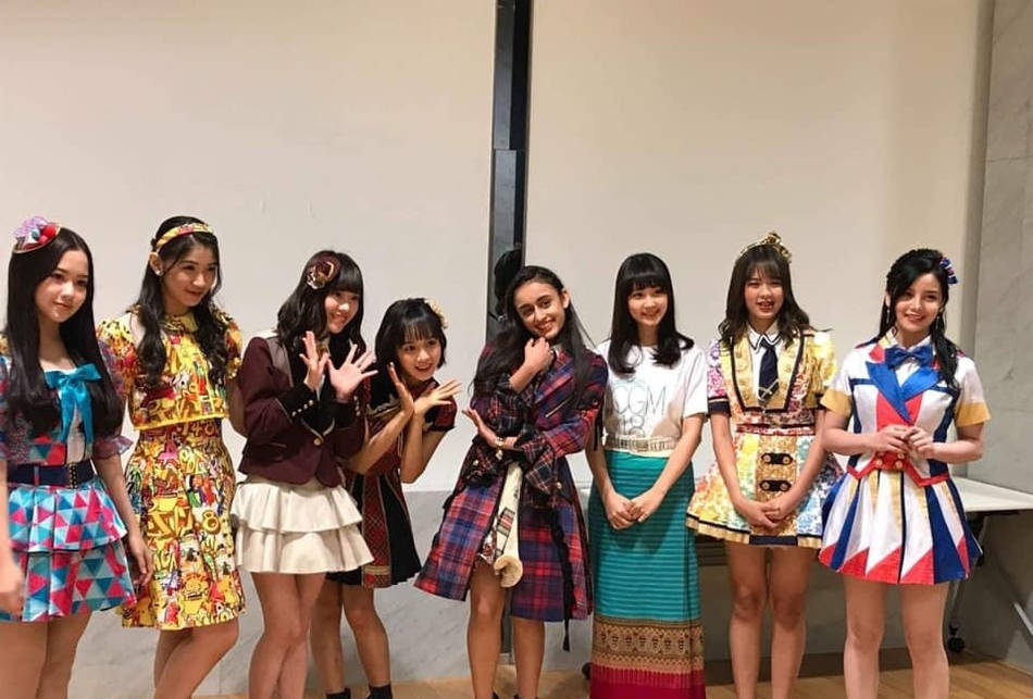 太瘋狂!網曝SNH48粉絲在AKB48公演劇場門口擺花圈 娛樂 第3張