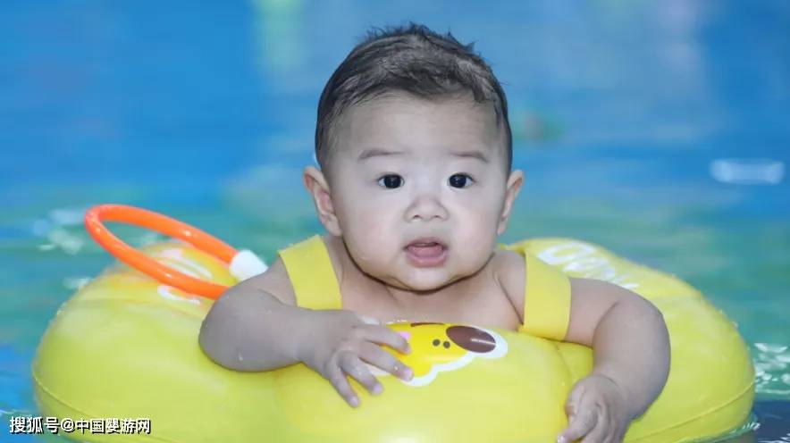 浴巾|还要不要带孩子进行游泳、洗澡服务？疫情期间