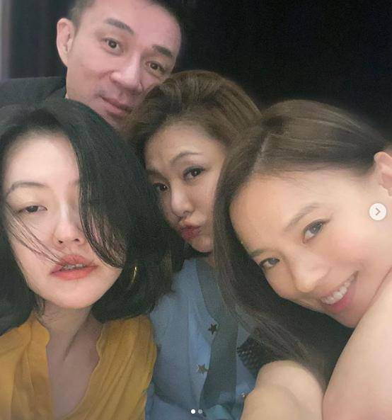 小S生日抱女儿痛哭，带老公参加派对，喝得眼神