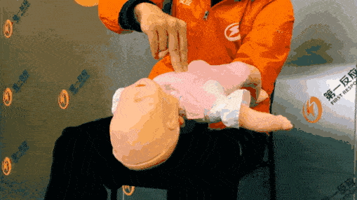 孩子|只因饭后做了这件事…孩子吃饭，千万不要做这三件事！男童小肠被切1.5米