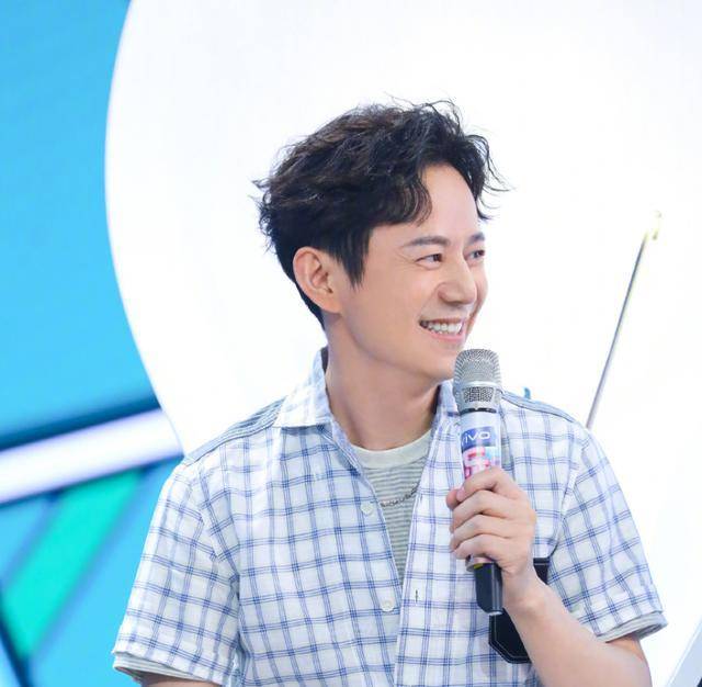 原创《快本》开启“别样毕业季”王源回国综艺首秀，却迎来谢娜痛哭