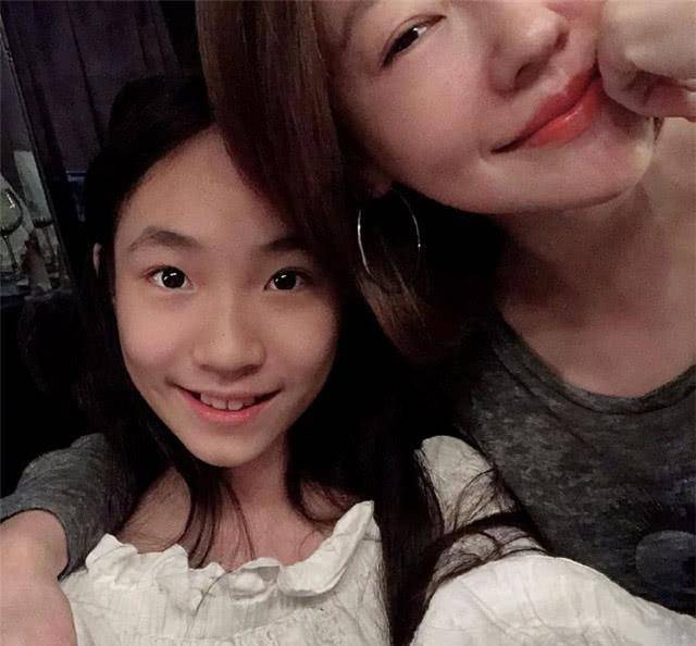 小S过41岁生日，大女儿许曦文发文庆祝妈妈生日快乐