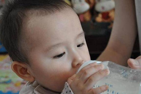 孩子|不然伤及宝宝脾胃，宝妈快收藏夏天带娃不能吃这4种东西