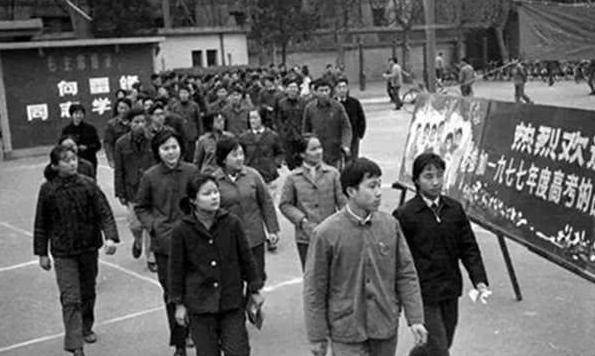 状元|语文差1分满分，如今她怎么样了？77年高考第一位女状元
