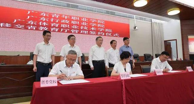 录取分数|录取分数暴涨！喜讯！这3所大学迎来大发展