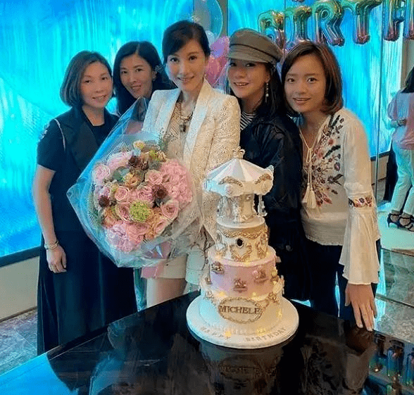 原创 看看59岁的何超琼跟50岁的李嘉欣,你就知道许晋亨真的选“对”了