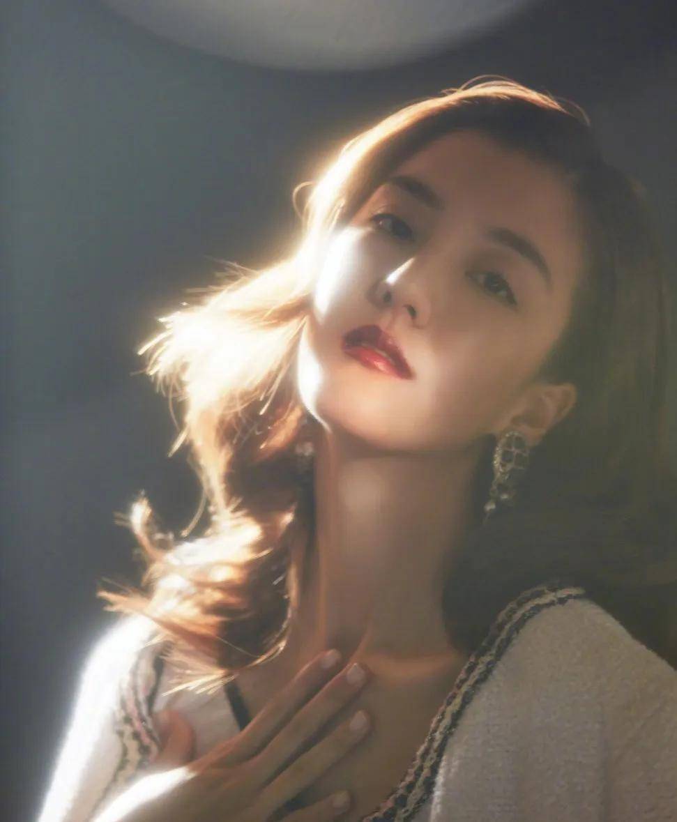 郭碧婷怀孕6个月,却还是单身?她的豪门媳妇脸可复制吗?