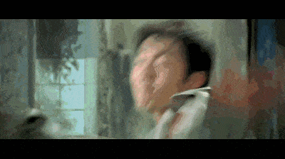 甄子丹亲自打电话到洛杉矶给邹兆龙,希望邹兆龙回来拍摄电影《导火线