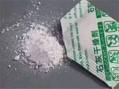 小宝宝|奶奶急中生智救了孩子，医生：有文化的老人5岁孙女吞下干燥剂