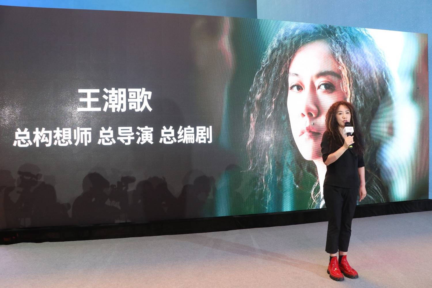 王潮歌《只有爱》全球公演启动 笑称会再与周深合作