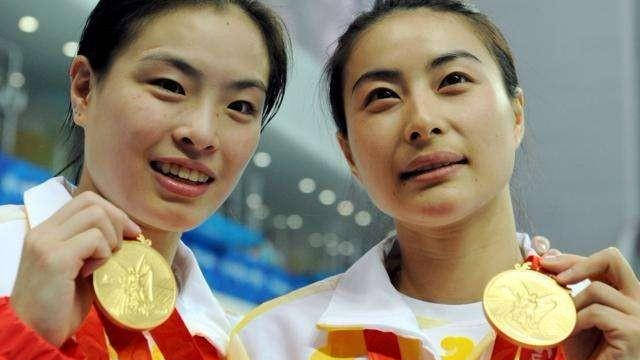 原创“跳水皇后”郭晶晶嫁入豪门后，儿子穿200元的鞋子，网友：看到近况真心酸
