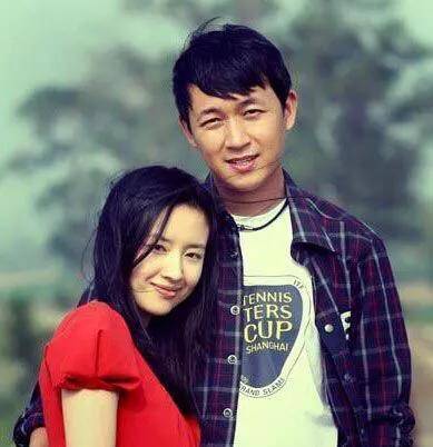 原创被前妻曝嗜赌成性,不让看儿子,2天前,卑微的潘粤明又道歉了
