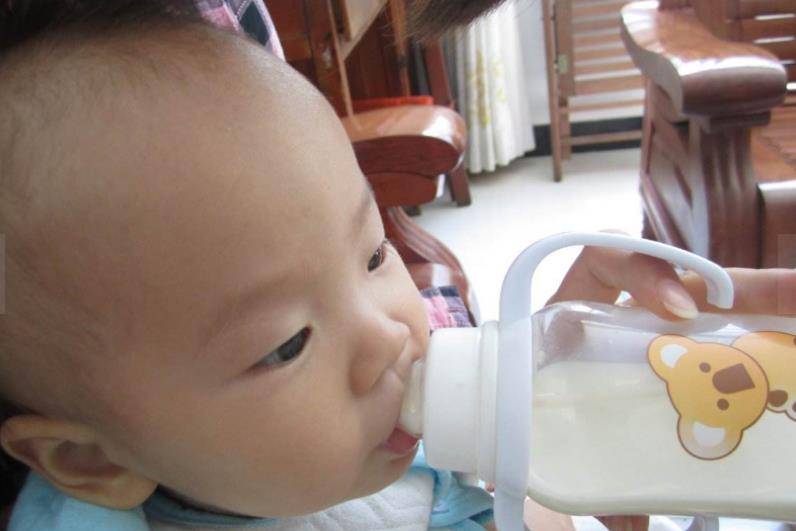 孩子|只因常吃4种食物，儿科医生：很多孩子在吃4岁男童不再长个