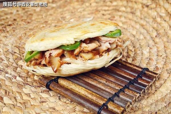 提起肉夹馍名店,古城张记肉夹馍当属头牌.对于西安人,最好的肉夹馍