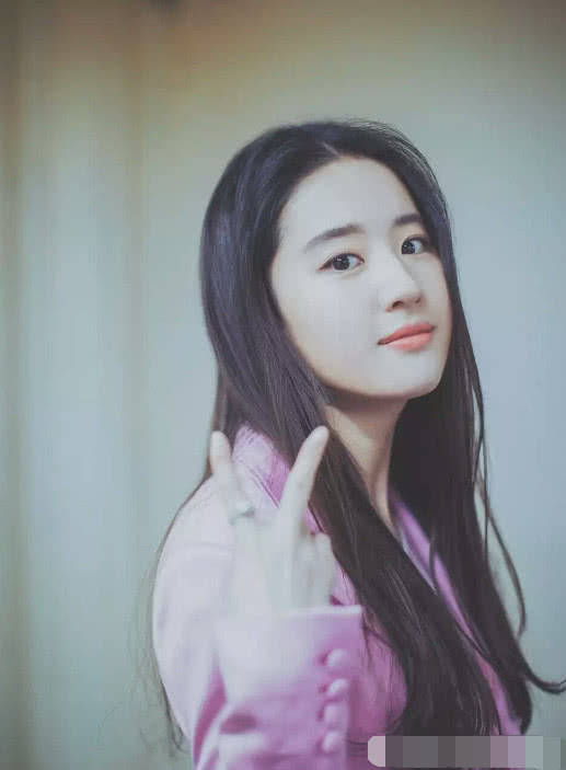 有一种"意外"叫刘亦菲齐刘海,本以为很丑,结果却让人很惊艳!