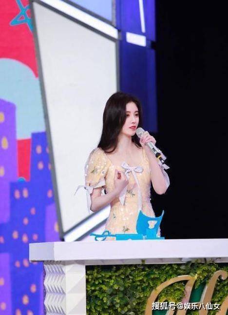 舞蹈|鞠婧祎“接骨式”变化让人看傻眼!看到腿长后,这确定真实存在?