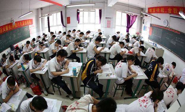 考试|监考老师都要统一收走草稿纸?究竟是什么原因?为何高考一结束