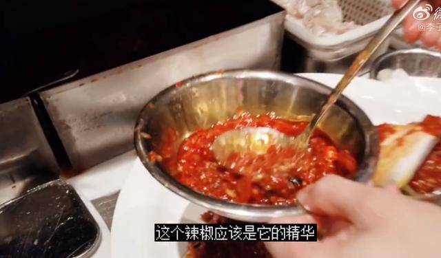 超级男模改行秀厨艺？与张亮同台走秀，用剁椒