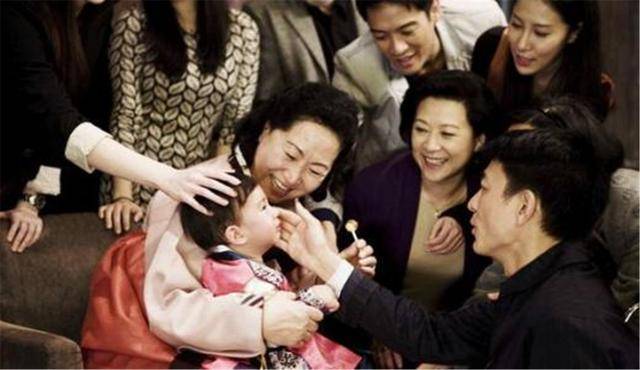 原创姥爷逗外孙：“老来我家蹭饭不害臊”，孩子的一番话戳中老人痛处