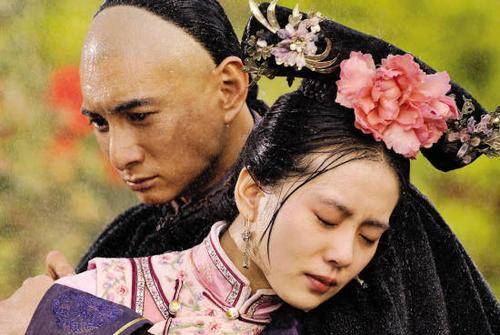 别看现在吴奇隆中年发福，巅峰时期的他，也是